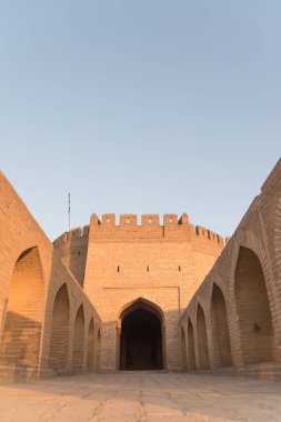 Bağdat, Irak - 25 Haziran 2019 Bağdat 'taki eski kale. Güneşli bir gün. Resim kopyalama alanı ile çerçevele.