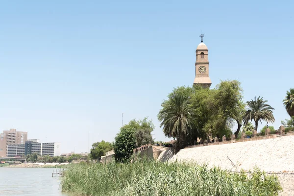 伊拉克巴格达 2019年7月5日 Qishla塔矗立在巴格达中部底格里斯河畔23米高的地方 — 图库照片