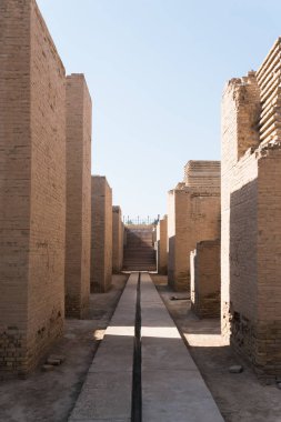 Eski Babil 'in harabeleri mavi gökyüzü arka planında Hillah, Irak