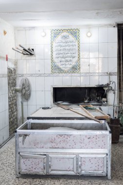 Irak 'taki fırın, duvardaki eski büyük fırın..