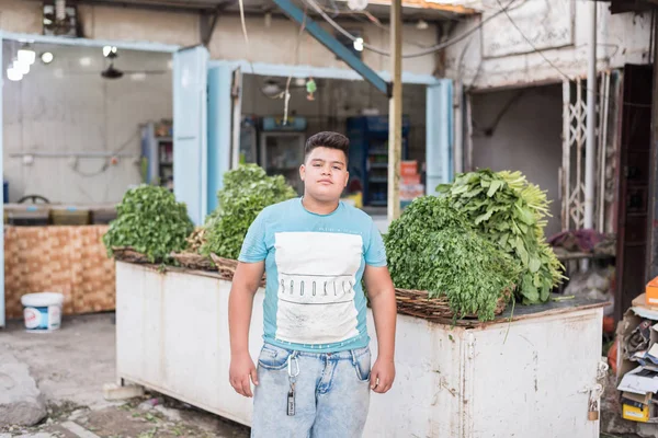 Irak Bagdad Iulie 2019 Tânăr Care Lucrează Vinde Legume — Fotografie, imagine de stoc