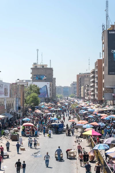 伊拉克 巴格达 2019年7月5日 伊拉克首都巴格达的街道场景 许多小商店和摊位点缀着繁华的街道 — 图库照片