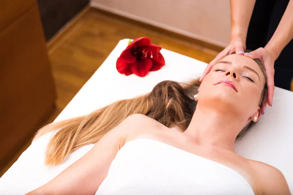 Beautiful Blonde Young Woman Relaxing Head Massage Beauty Spa Decoration — 스톡 사진