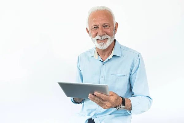 Uomo Affari Senior Sorridente Con Tablet Digitale — Foto Stock