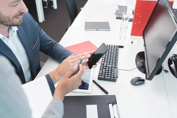 Businessman Businesswoman Checking Mobile Phone — Stockfoto