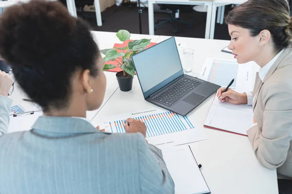 Deux Femmes Affaires Travaillant Bureau — Photo