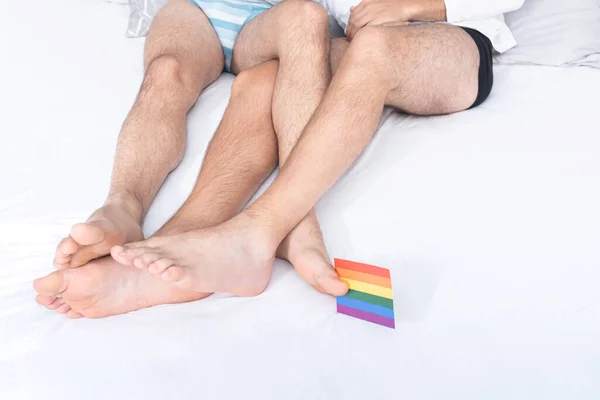 Verwickelte Beine Von Homosexuellem Paar — Stockfoto