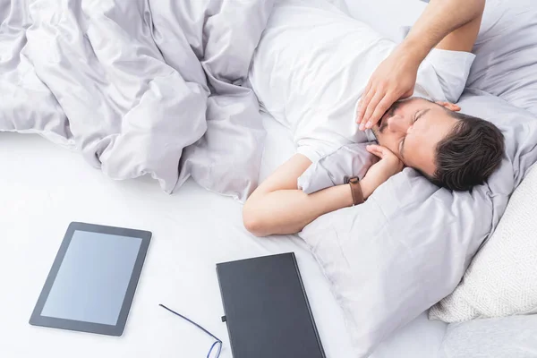 Young Man Yawning While Sleeping His Bed Home — Stock Photo, Image