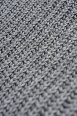 Gri yün örme atkı. Closeup görünüm doku bokeh ile.