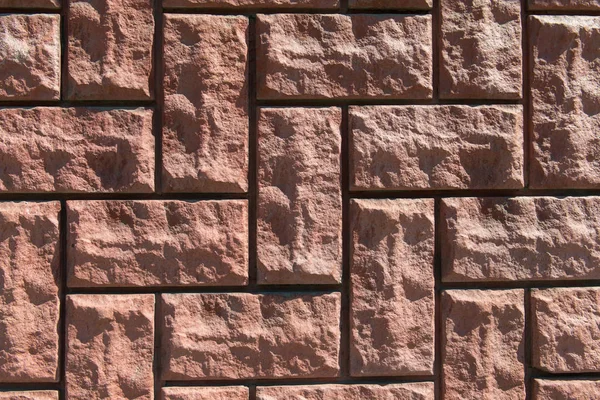 Asimetrik Duvar ile düzensiz kaba kırmızı tuğla. Closeup taş arka plan.