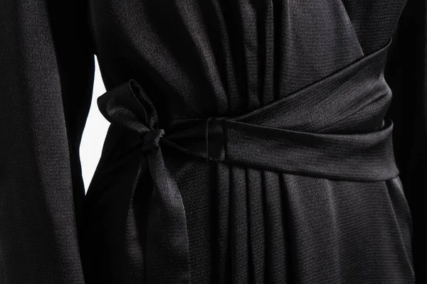 Kemer ile güzel siyah elbise. Zarif kadın. Dokulu arka plan görüntüsü gibi ters portre.