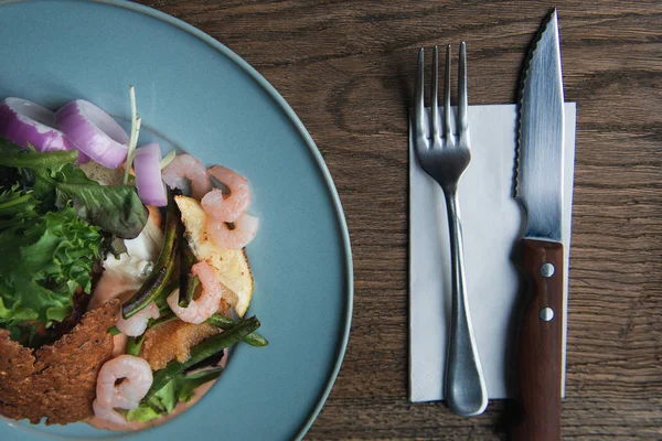 Fork Knife Napkin Plate Salad Salad Shrimps Pike Caviar Asparagus — Stock Photo, Image