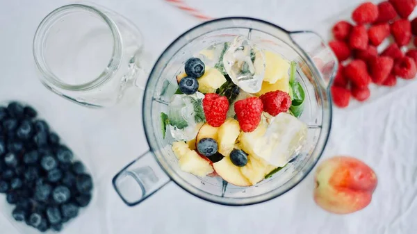 Platt Lay Mixer Och Färsk Säsongens Bär Och Frukter Över — Stockfoto