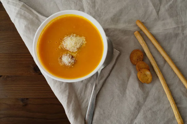 Düz Lay Croutons Kabak Kremalı Çorba Isınma Masa Örtüsü Arka — Stok fotoğraf