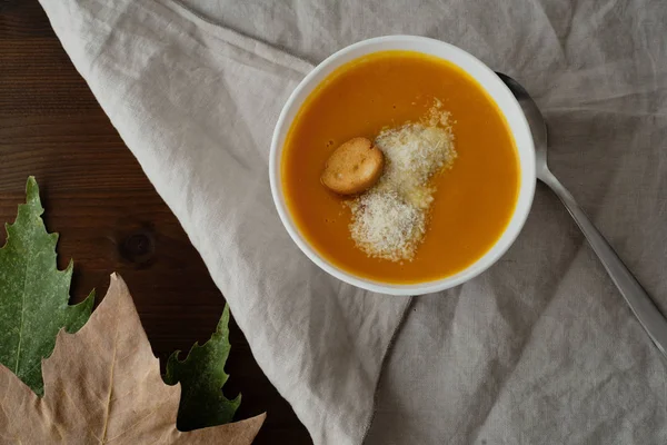 Düz Lay Croutons Kabak Kremalı Çorba Isınma Masa Örtüsü Arka — Stok fotoğraf