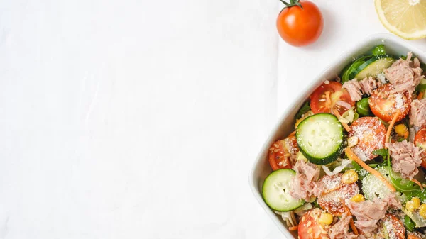 taze lezzetli salata, sağlıklı beslenme, diyet, vegetari düz lay