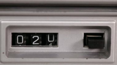 Retro mekanik sayacı Sıfırla düğmesini sıfır, sabit kamera, closeup aşağı sayma ile