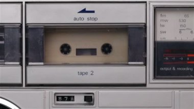 Retro müzik kaset çalar çalan bir optik ses Kaset kaset - statik kamera