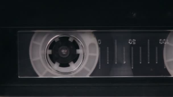 复古双层音乐盒式磁带播放器细节播放磁带 两个磁带之间的相机幻灯片 — 图库视频影像