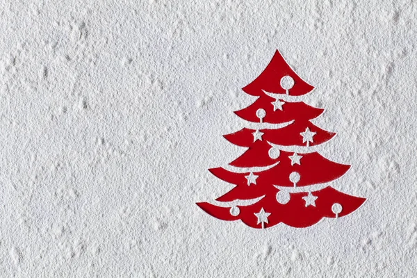 圣诞卡与圣诞树画在面粉在红色的桌子上 复制空间在美好的纹理白色 — 图库照片