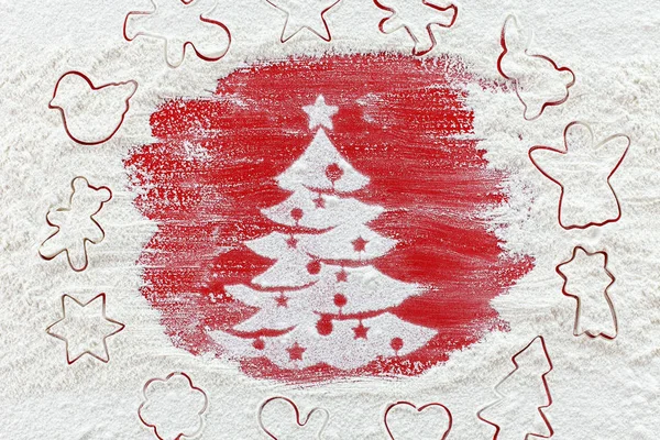 赤いテーブル シーズン特定食品背景にクリスマスのクッキーの小麦粉 — ストック写真