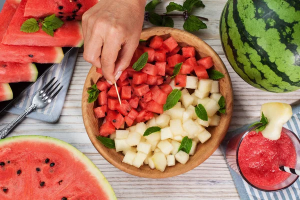 Watermelon bites on a plate. Hand picking a healthy summer snack — Stock Photo, Image