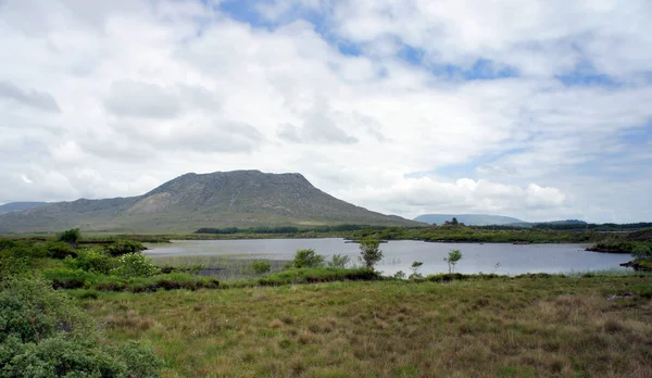 Connemara büyük birçok Göller ile Dağlık bir bölgedir.