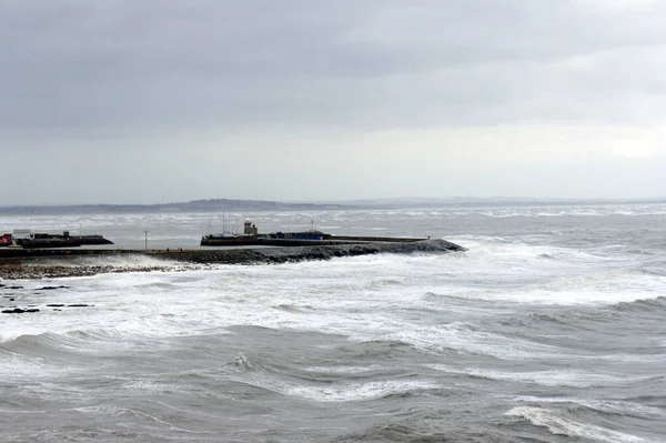 Kış fırtına İrlanda Denizi'nde.