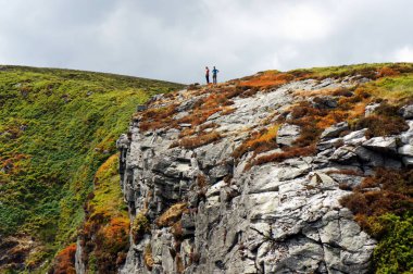 Ireland.Luggala ya da süslü Mountain.Climbers hazırlamak için eğitim bir dik duvara.