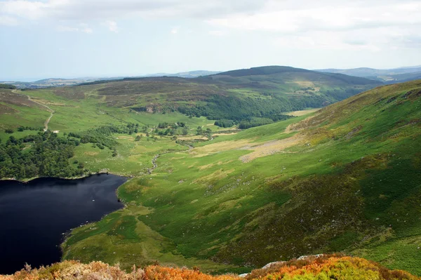 Luggala Dağı görünümünden Cloghoge vadiye. İrlanda.