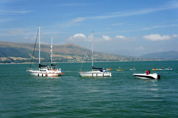 Su üstünde a sıcak yaz hafta dinlen.