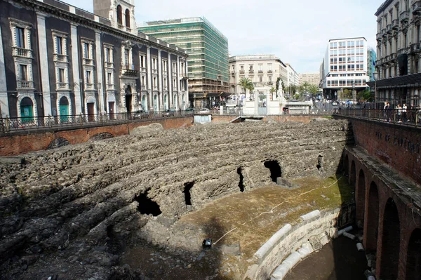 Katmanlar zaman. Catania.Roman amfi tiyatro.