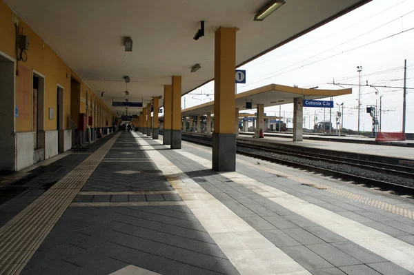 Sicilien Järnvägsstationen Catania — Stockfoto