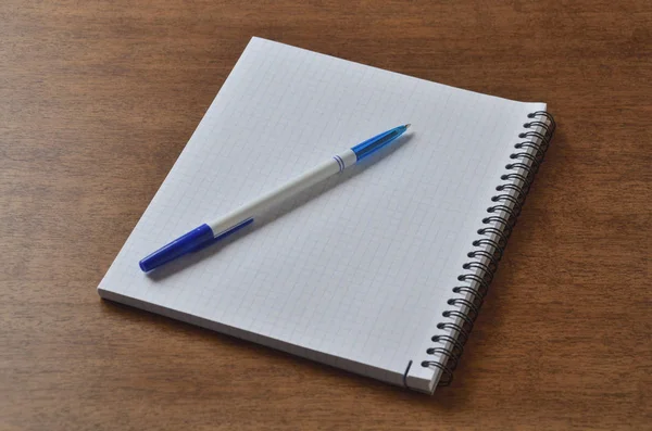 Caderno Mesa Com Uma Caneta Para Escrever — Fotografia de Stock