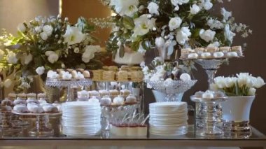 Düğün çikolata. Tatlı tablosundaki birçok tür