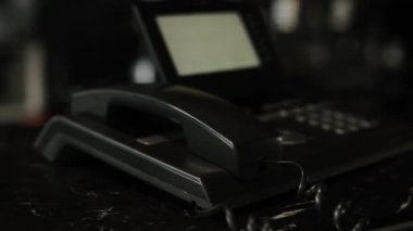 Evde veya İş Ofisinde Sabit Hat Faks Telefonunu Kullanarak Arama.