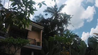 Thai Otel Kompleksi. Güzel Bina Ve Bahçe.