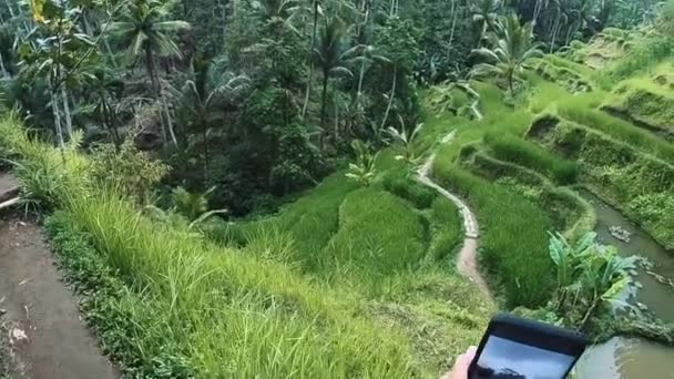 Viaje a través de un sendero peligroso. Tailandia . — Vídeos de Stock