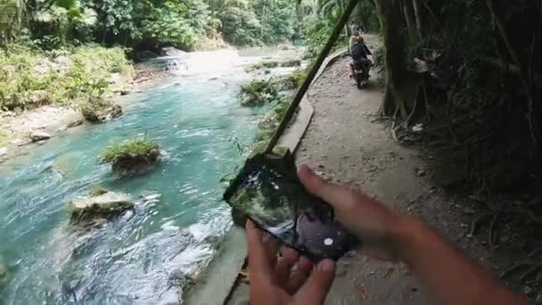 Motosikletle yolculuk. Güneydoğu Asya'da Seyahat Genç Çift. — Stok video
