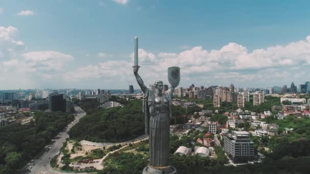 Stainless Steel Sculpture of Motherland on Bank of Dnieper River, Kiev, Ukraine. — Stock Video