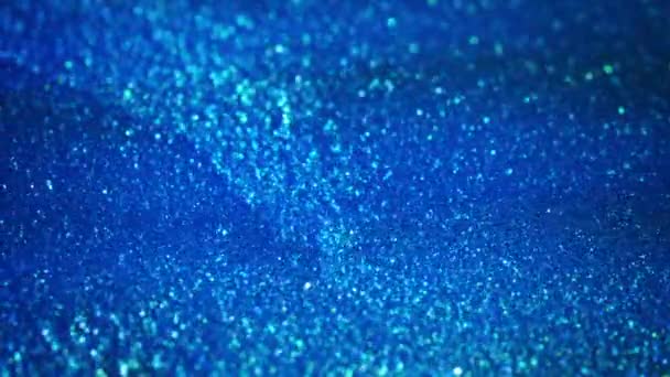 Blaue Eleganz. Magische blaue Kristalle in Bewegung. Kristalle funkeln. Fluidkunst. — Stockvideo