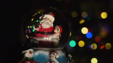 Noel Sihirli Balo Noel Baba ve içindeki çocuk.