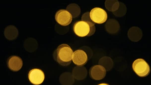 Soyutlama. Soyutlama. Bulanık yuvarlak ışıklar sarıdır. Noel zamanı. Dekor. — Stok video