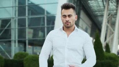 Genç adamın portresi. İş Biçimi.