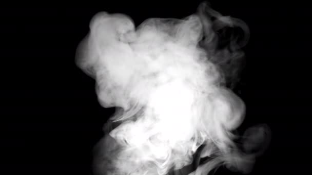 Formas abstratas de fumaça em fundo preto. — Vídeo de Stock