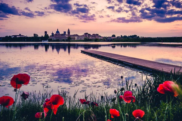 Vacker Solnedgång Sjön Mantua Italien — Stockfoto