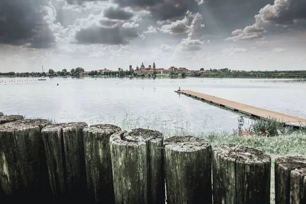 Cityscape Skyline Lake Mantua Italy — Stock Photo, Image