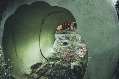 elma tırtıl - nesneleri ve zamanda kaybolmuş yerler