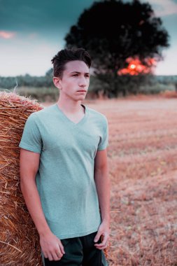 kırsal egzersiz günbatımı - yükseklik kontrast tarzı görüntü