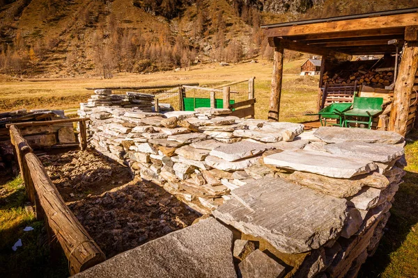 Typical Roof Stone Construction Storage Beautiful Mountain Landscape Autumn Season — Stock Photo, Image